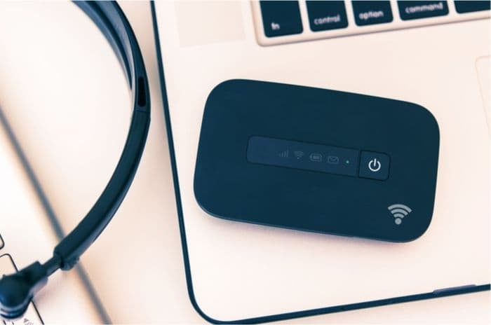 mobile wi-fi hotspot device