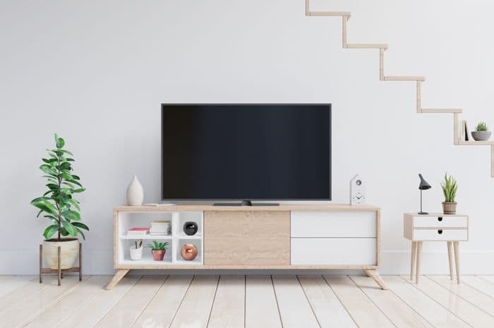tv flat screen on cabinet