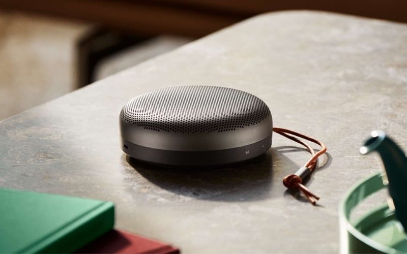 bang and olufsen beosound a1 speaker